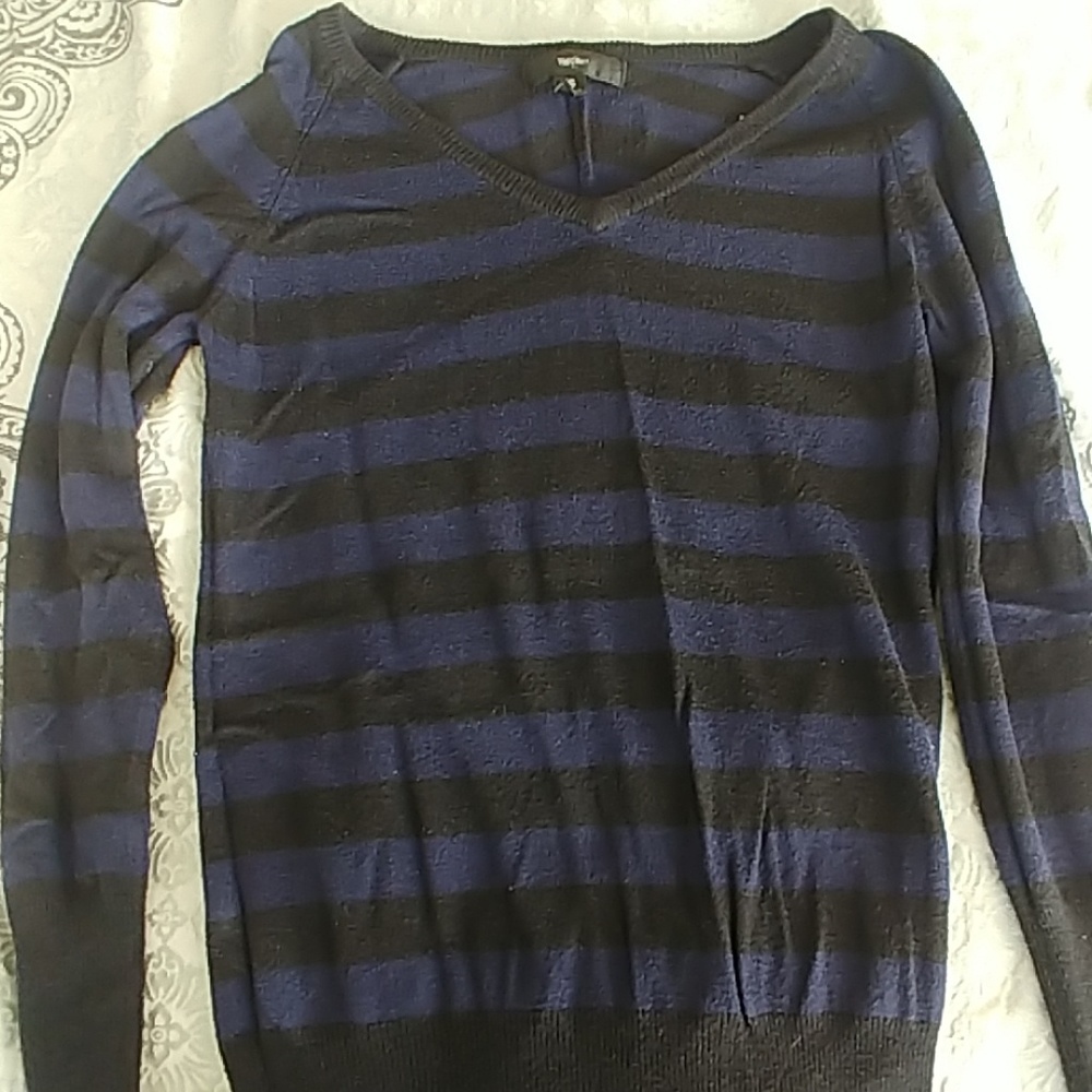 V neck sweater